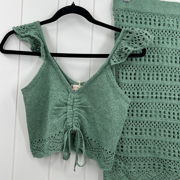 🆕Hem & Thread Crochet Knit Top & Skirt Set Scallop detail S,M & L Available - Picture 5 of 10